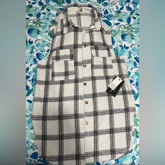 NWT Plaid long vest. - Picture 1 of 2